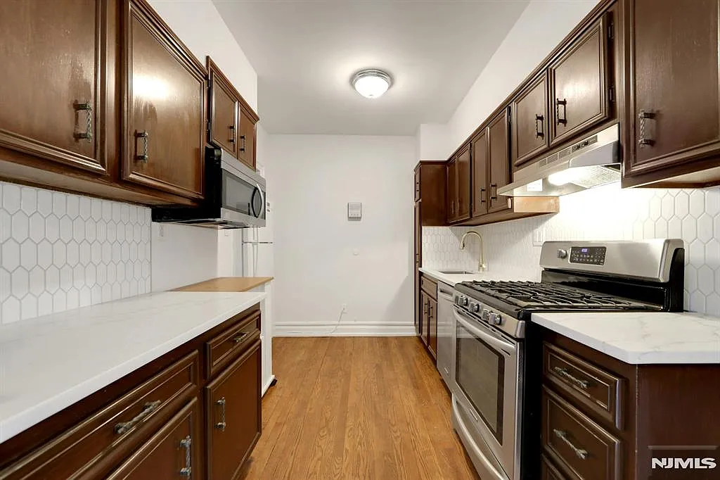 100 E Palisade Ave APT A24 photo 1