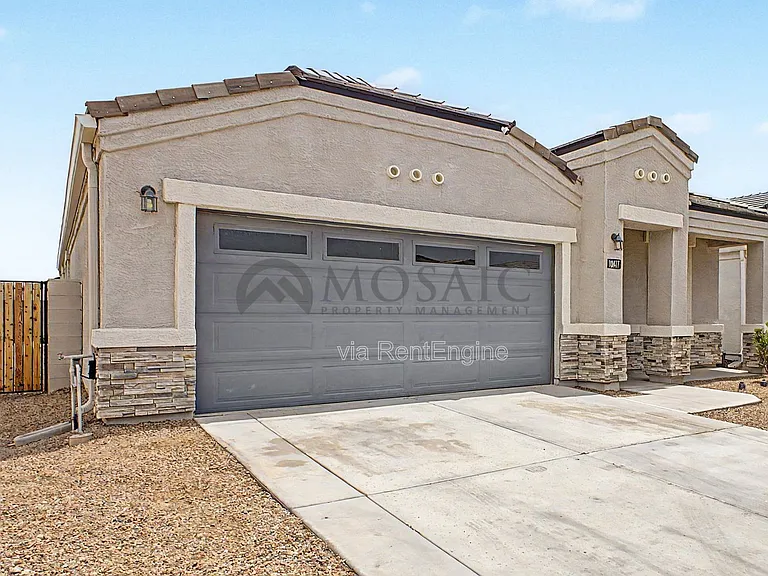10617 S 54th Ln — Photo 6