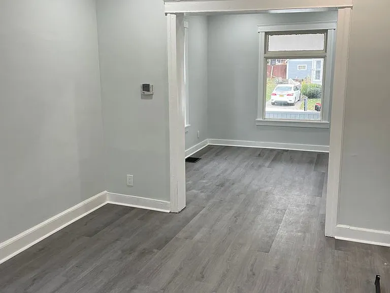 15 Duane Ave — Photo 21
