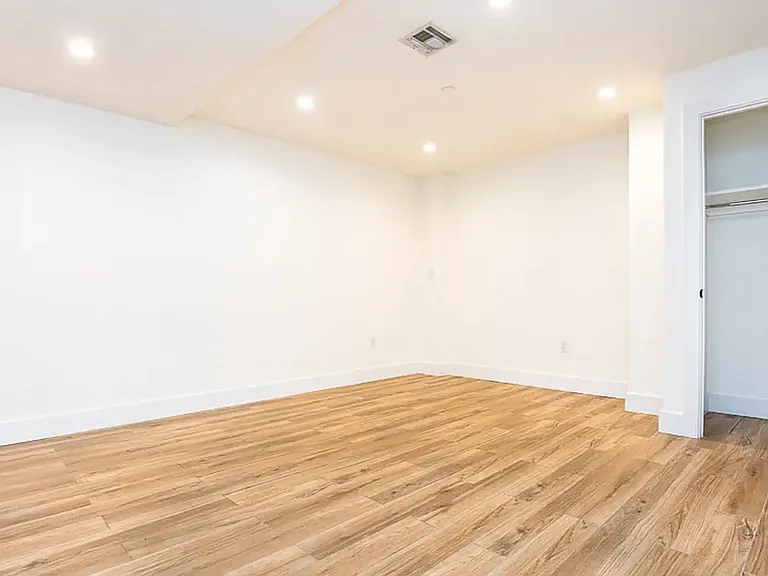 1499 Jefferson Ave #1A — Photo 3