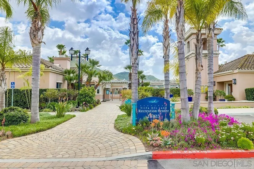 2 bed, 2.0 bath, 1095 sqft, $3,400 — Photo 4