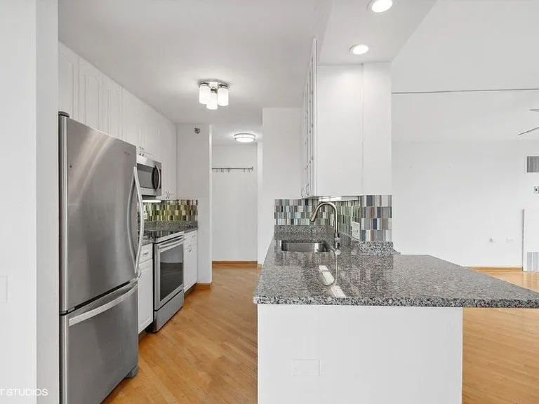 1122 N Clark St #2003 — Photo 4
