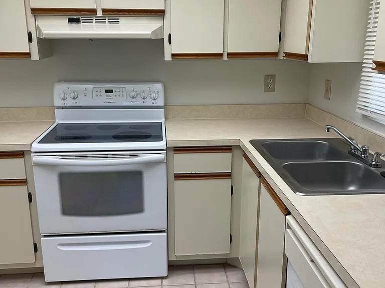 1550 SE Royal Green Cir #P203 — Photo 4