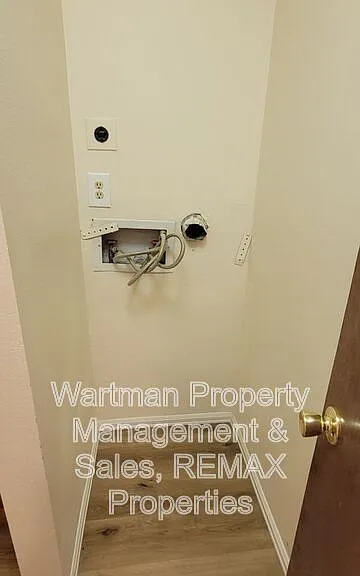 4560 Excalibur Ct — Photo 17