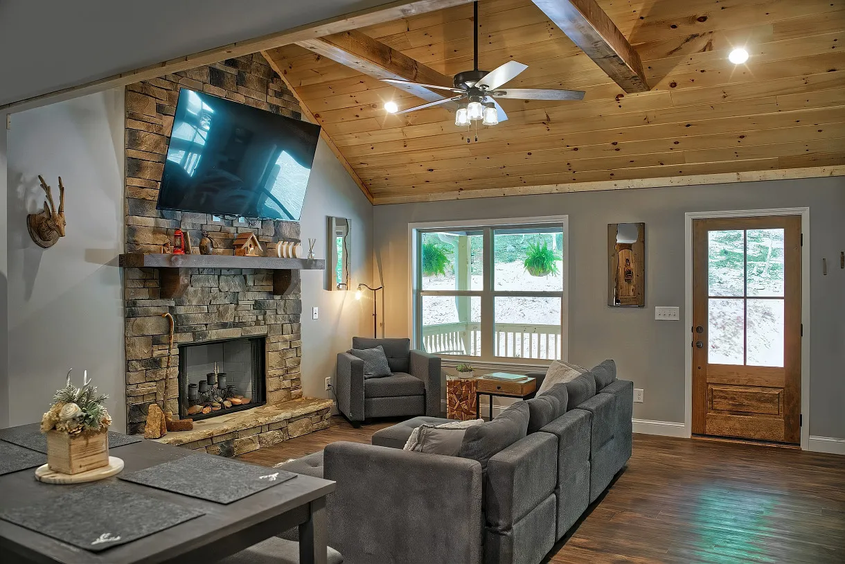 2 bed, 1200 sqft, $2,800 — Photo 1