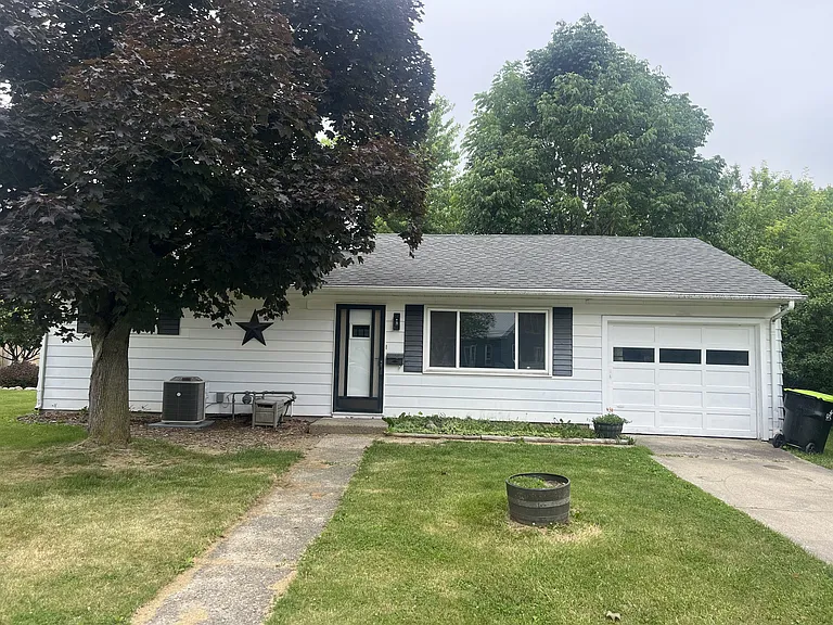 1944 Dean St — Photo 1