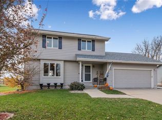 620 NE 3rd St, Earlham, IA 50072
