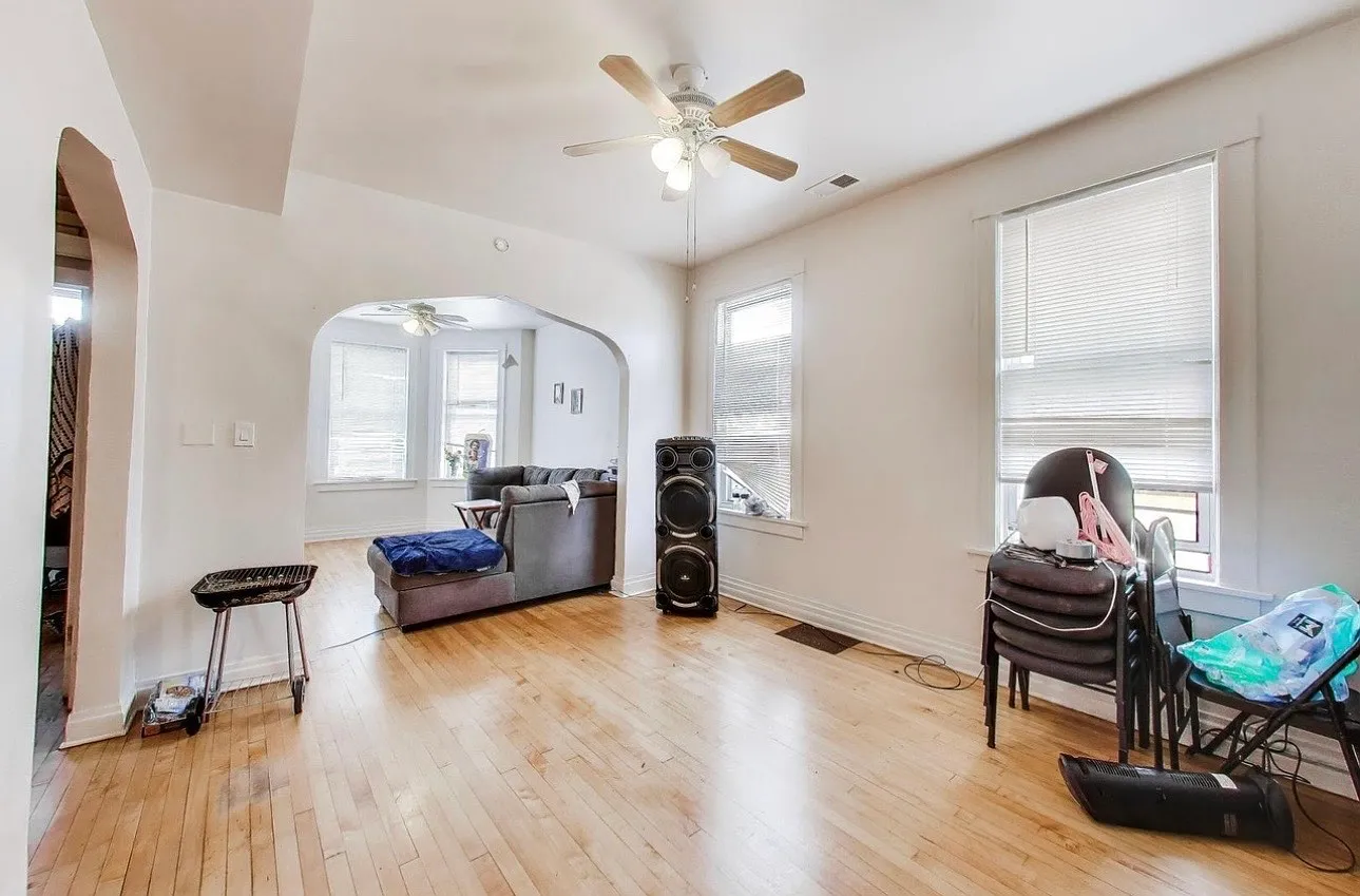 5 bed, 2240 sqft, $2,800 — Photo 3
