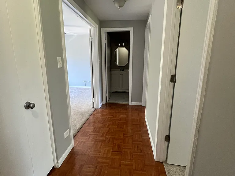1927 Governors Ln — Photo 15