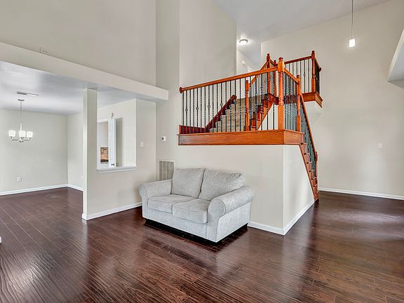 4th image of 326 Baldwin St