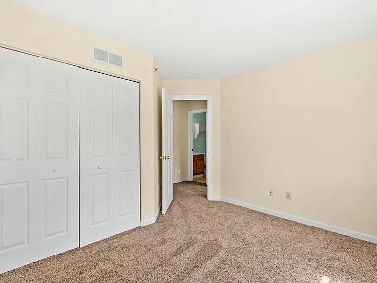 1036 Royal Dr — Photo 19