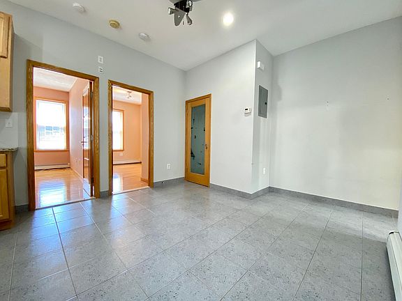 4th image of 211 Bay 41st St #2F