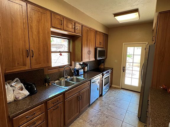 5th image of 2226 Western Dr
