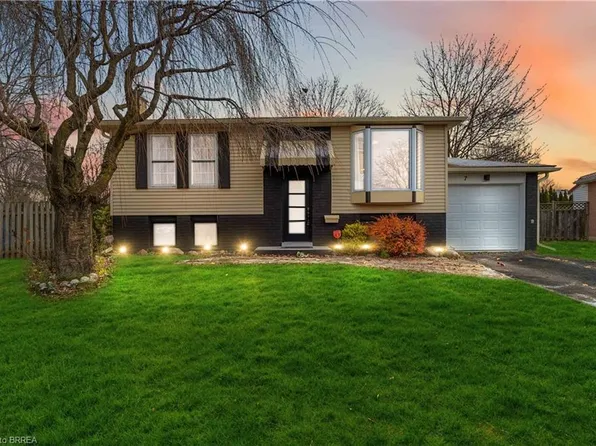 7 Normandy Pl, Brantford, ON N3P 1C8