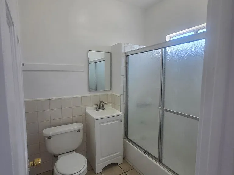 324 E Esther St — Photo 8