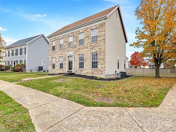 2nd image of 15513 Jost Main St