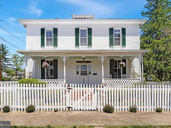 394 W King St, Strasburg, VA 22657