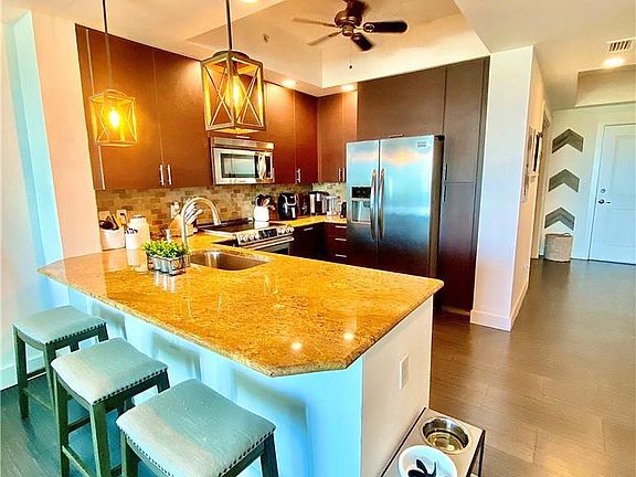 4th image of 315 NE 3rd Avenue #908