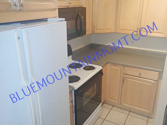 5th image of 935 Saturn Dr Unit 213