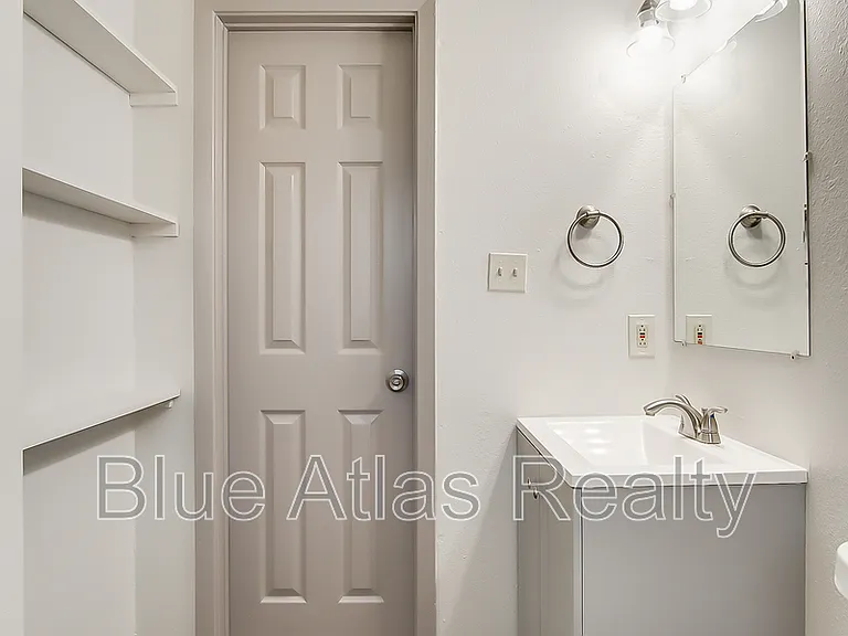 702 Catherine Ln — Photo 16