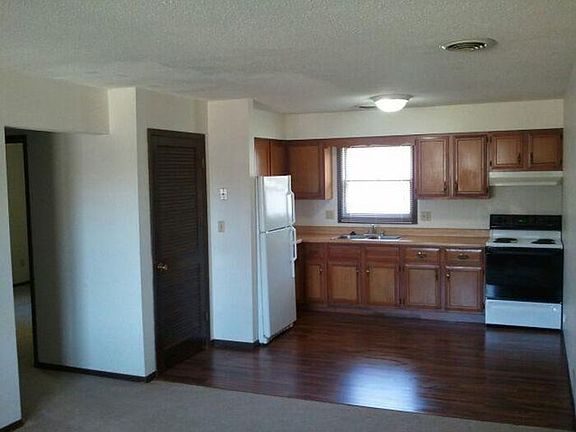 3rd image of 450 N Dubuque St APT E2