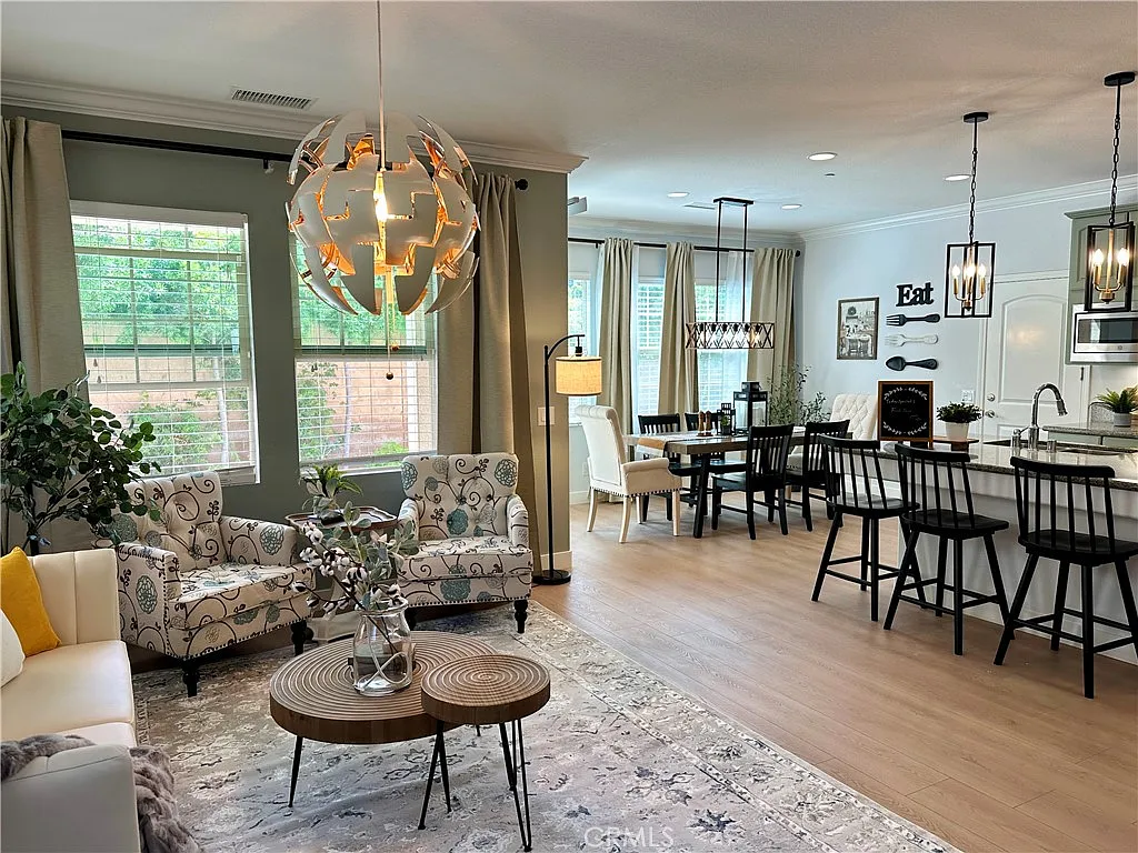 4 bed, 1935 sqft, $7,000 — Photo 3