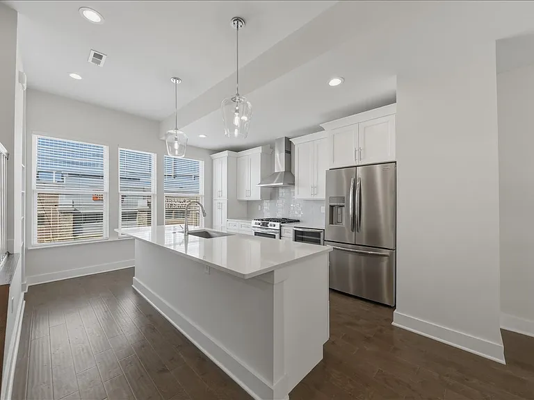 3908 Edwards Rd — Photo 13