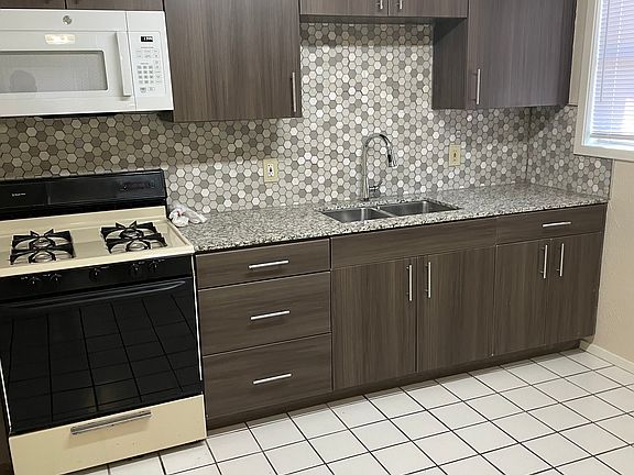 4th image of 1344 Greenwood Dr