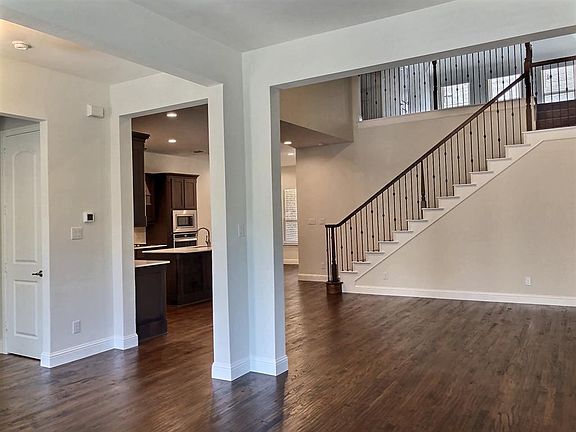 4th image of 2409 Belvedere Ln