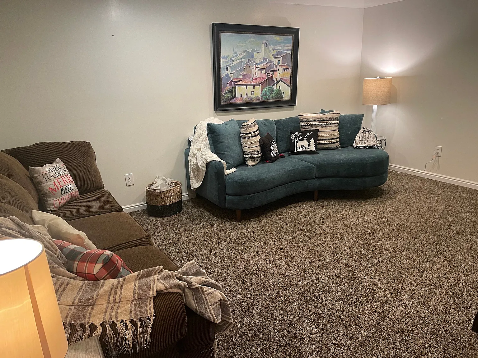 Furnished 2bed 1 bth Basement Apartment with shared patio backyard — Photo 2
