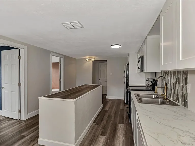 304 San Carlos Ave — Photo 8