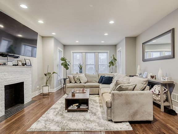 4th image of 111 W 74th St