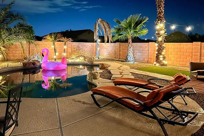 915 E Montoya Ln