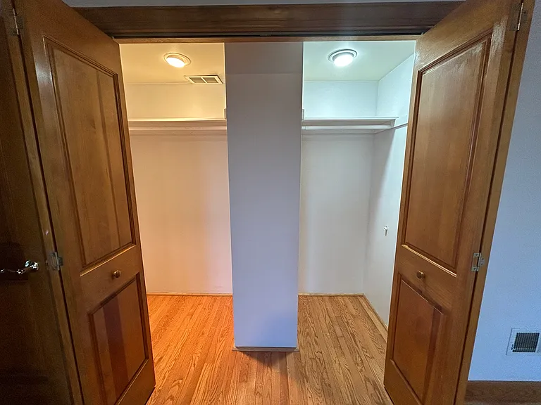 Large closet (Spare bedroom)