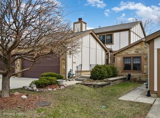 1327 Shagbark Ln, Wheaton, IL