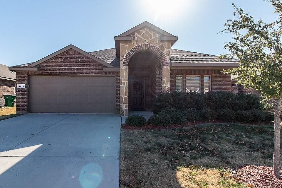1st image of 1211 Caroline Dr