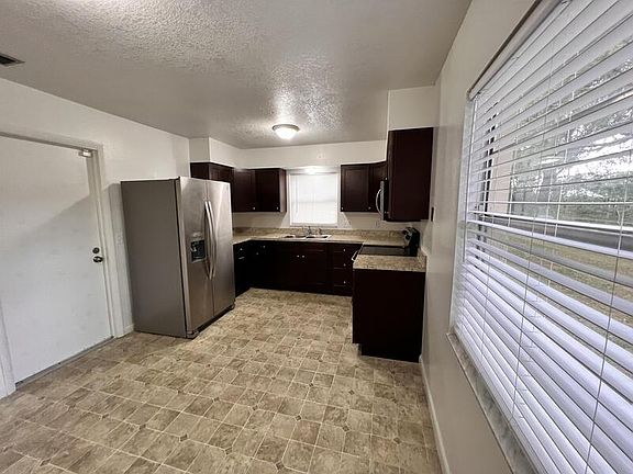 5th image of 4813 Carmel St