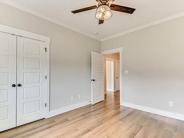 419 Barrow Ln — Photo 5
