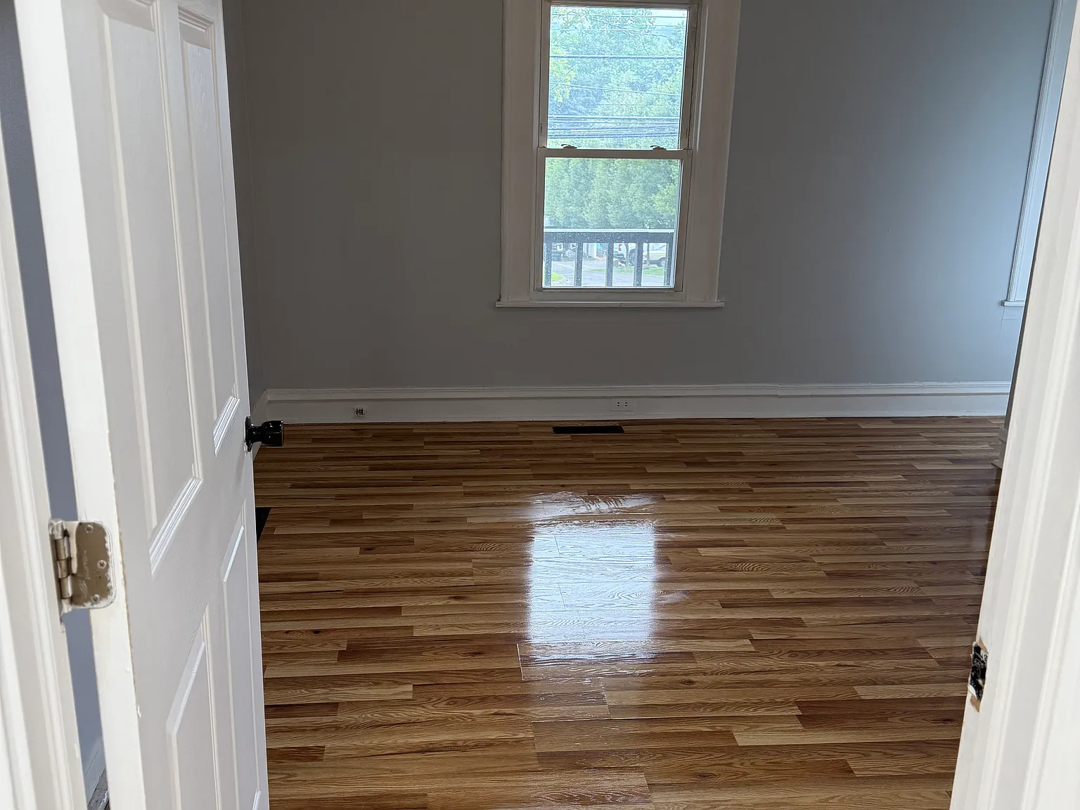 3 bed, 1050 sqft, $2,100 — Photo 4