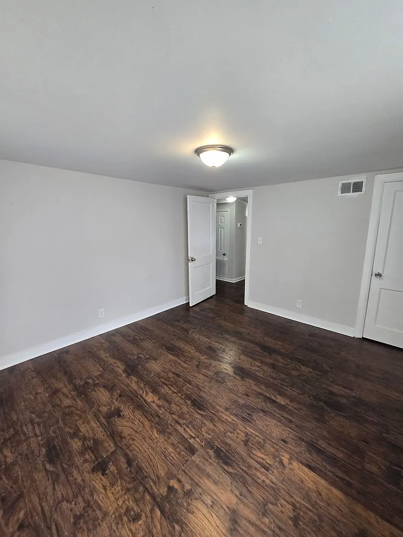Rate Drop Alert (Was $1450/Month) And Move-In Special: 50% Off First Month's Rent!* — Photo 3
