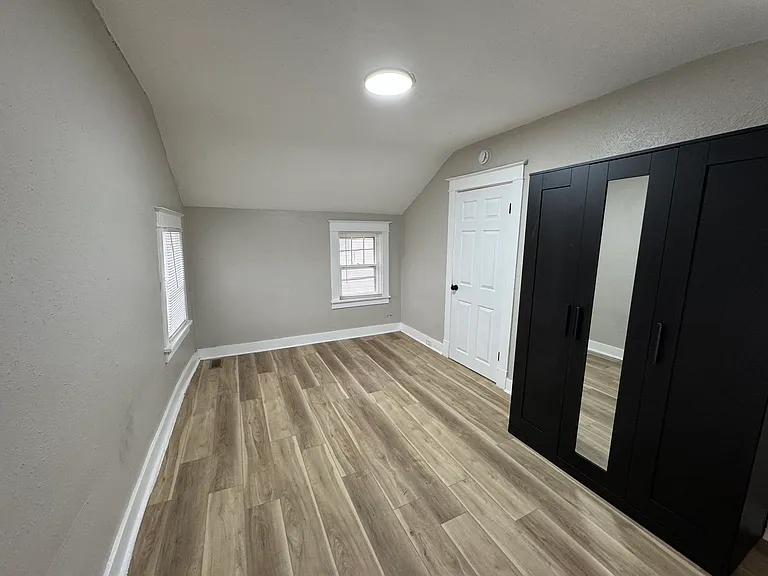 4015 Oakwood Ave — Photo 8