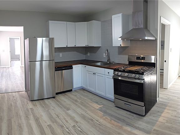 3rd image of 3010 Daisy Ave