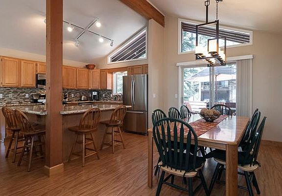 4th image of 380 Estates Dr