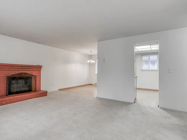 3903 E 18th St #11 — Photo 4