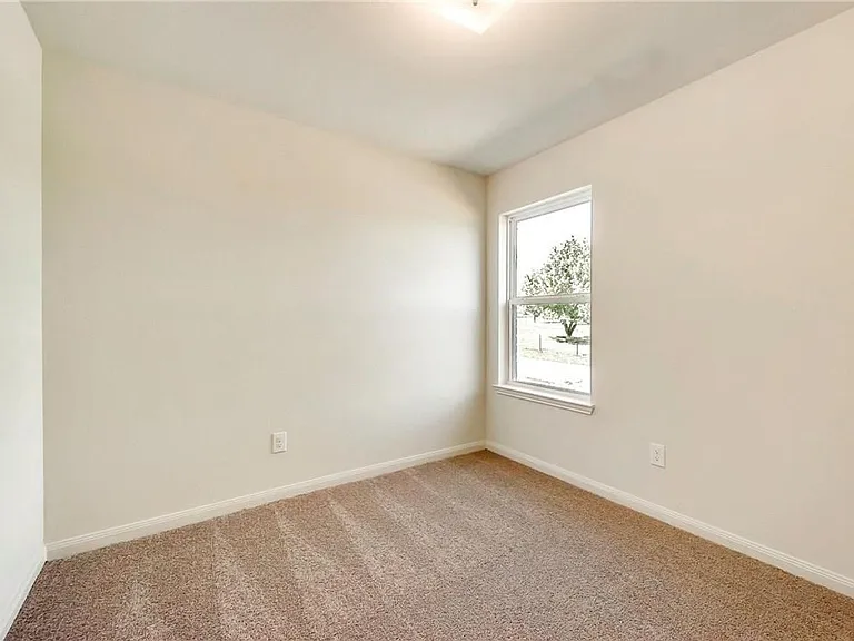 1810 Clegg St — Photo 11