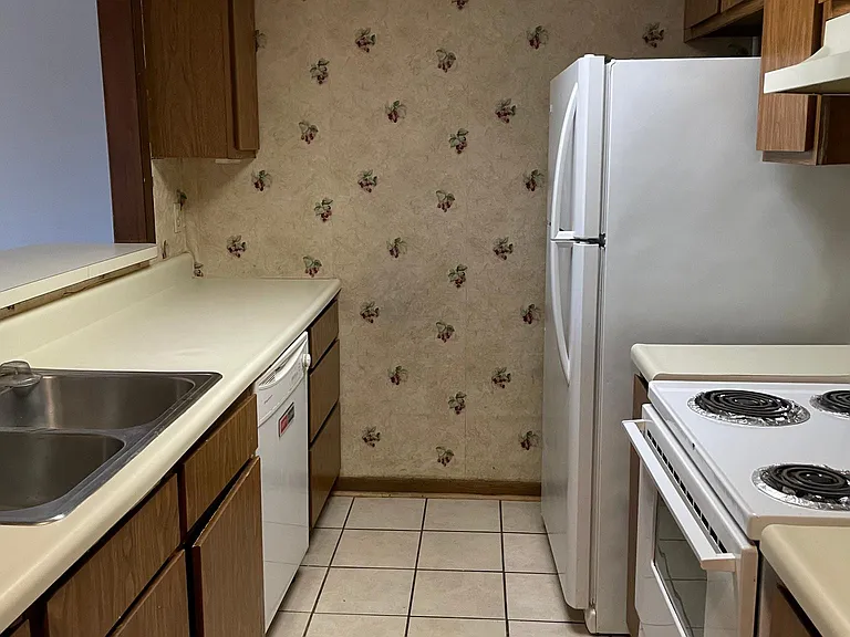 1155 E Main St — Photo 11