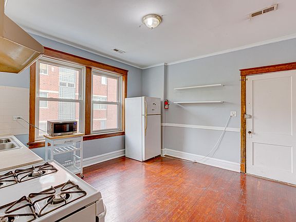 3rd image of 1041 N Hermitage Ave APT 2F