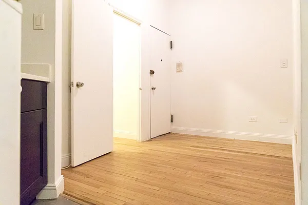 Rented by Kahen Properties | media 25