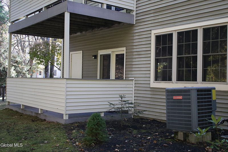 3rd image of 139 Monmouth Way #139