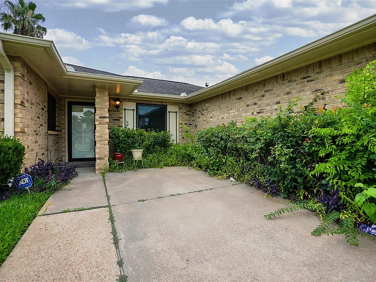 1103 W Brompton Dr — Photo 7